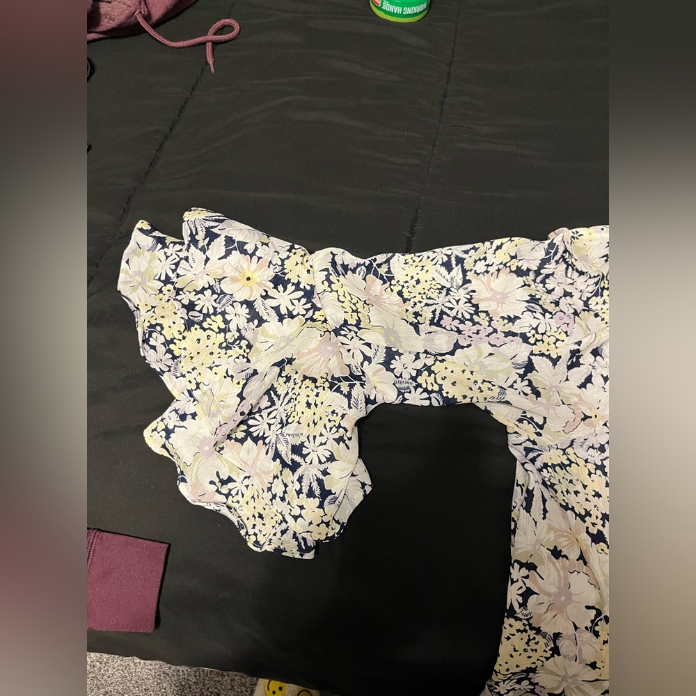 Floral Ruffle Sleeve Top - Picture 3 of 3
